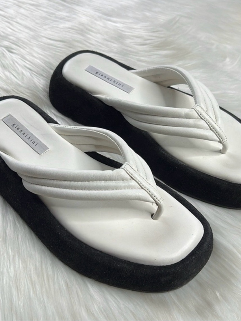 Gianni Bini White Platform Thong Flip-Flops – Size 11